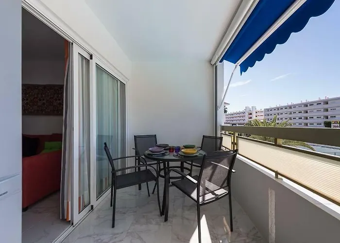 5 Min Walk From Yumbo 208 *