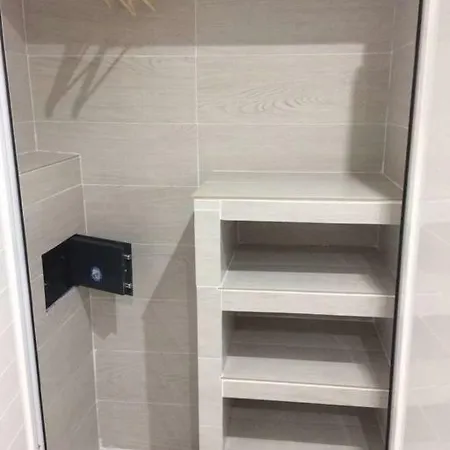 5 Min Walk From Yumbo 208 Apartament *